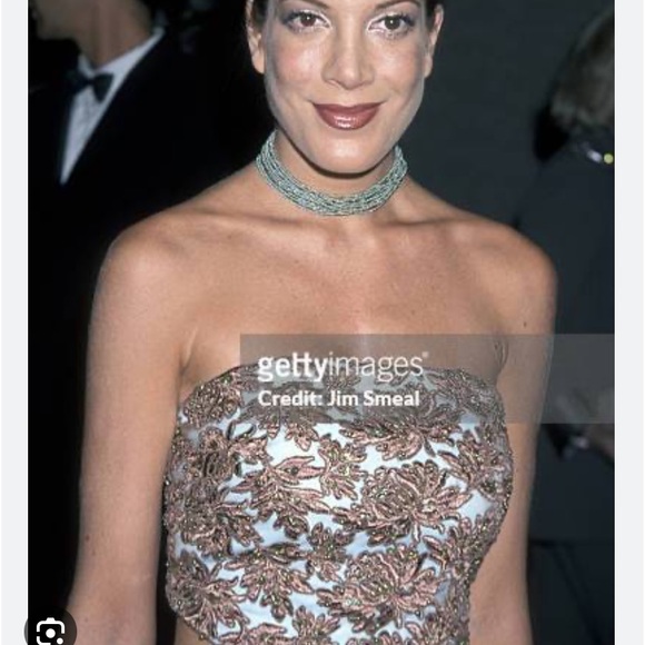 Tori Spelling’s Eduardo Lucero Y2K skirt and top glam formal outfit - Picture 1 of 13